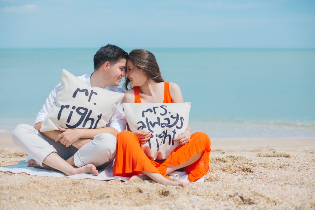 קורס יעוץ מיניPhoto by Anastasiya Lobanovskaya: https://www.pexels.com/photo/man-and-woman-wearing-cloths-sitting-on-brown-sand-near-seashore-792729/